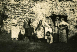 Theatricals by Buckenham Castle keep